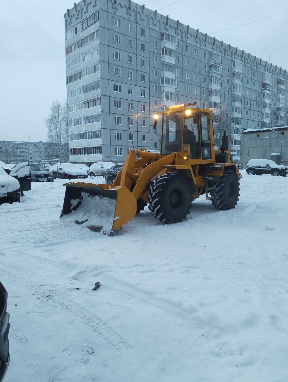 Максим Мартышин: Пока город спал, наши дорожные службы продолжали активную борьбу со снегом, чтобы к утру улицы Сыктывкара были чистыми и безопасными для вас Максим Мартышин: Пока город спал, наши дорожные службы продолжали активную борьбу со снегом, чтобы к утру улицы Сыктывкара были чистыми и безопасными для вас