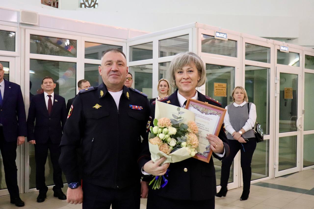 Андрей Сицский поздравил воркутинских полицейских с переездом в новое административное здание Андрей Сицский поздравил воркутинских полицейских с переездом в новое административное здание