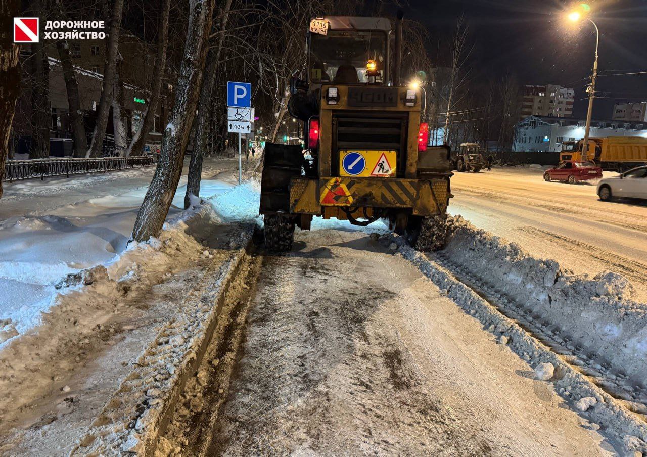 Максим Мартышин: Пока город спал, наши дорожные службы продолжали активную борьбу со снегом, чтобы к утру улицы Сыктывкара были чистыми и безопасными для вас Максим Мартышин: Пока город спал, наши дорожные службы продолжали активную борьбу со снегом, чтобы к утру улицы Сыктывкара были чистыми и безопасными для вас