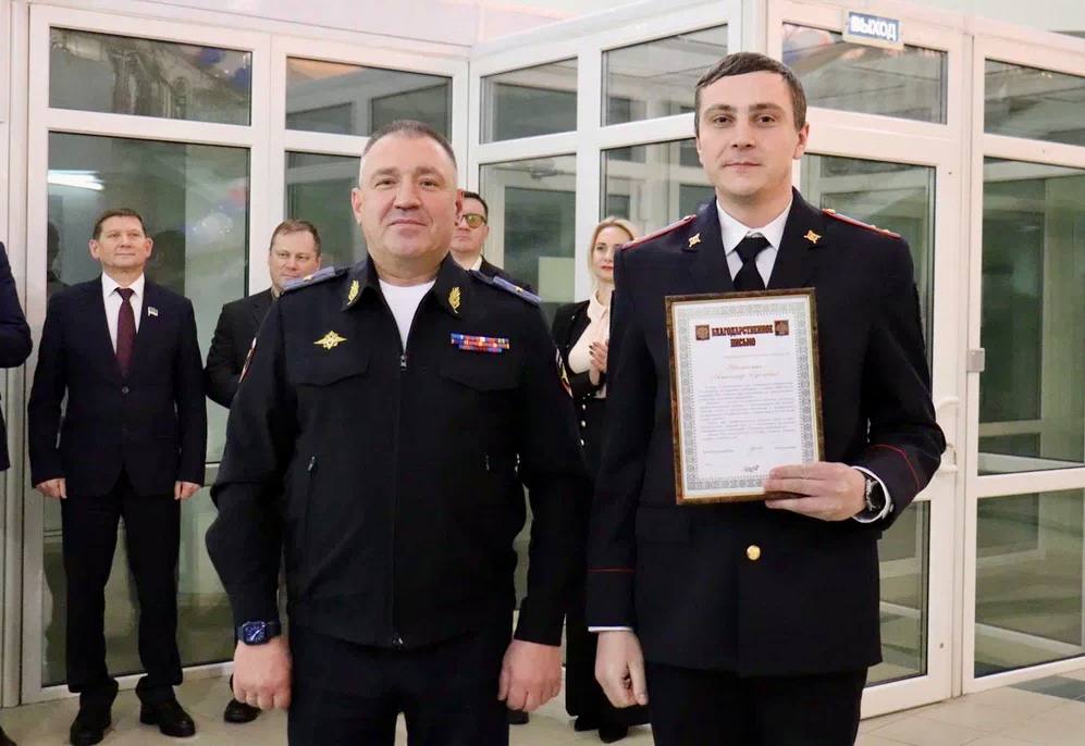 Андрей Сицский поздравил воркутинских полицейских с переездом в новое административное здание Андрей Сицский поздравил воркутинских полицейских с переездом в новое административное здание