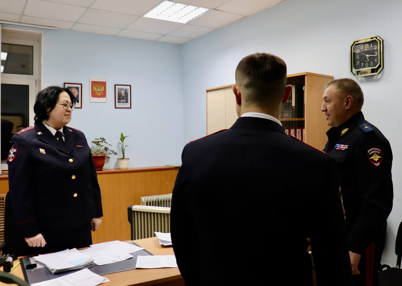 Андрей Сицский поздравил воркутинских полицейских с переездом в новое административное здание Андрей Сицский поздравил воркутинских полицейских с переездом в новое административное здание