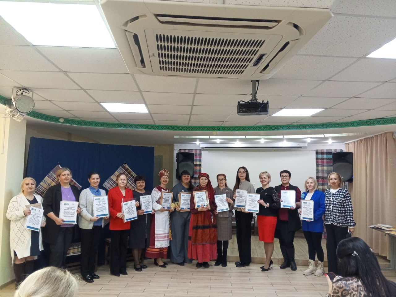 «Мед сьлманыд олас коми кыв да коми му» - пусть от сердца к сердцу передается, процветает коми язык и коми земля «Мед сьлманыд олас коми кыв да коми му» - пусть от сердца к сердцу передается, процветает коми язык и коми земля