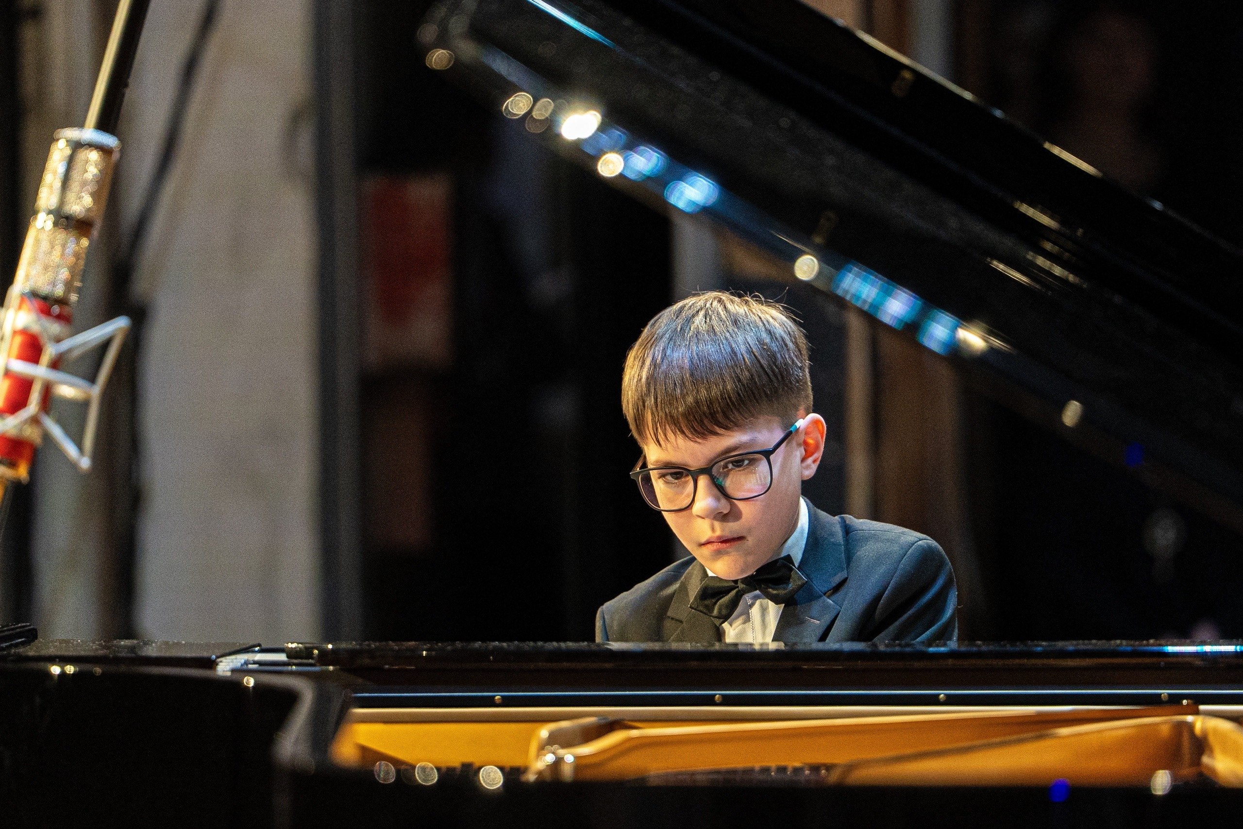 Максим Мартышин: Сегодня поделюсь с вами радостной и тёплой новостью! Девять одарённых воспитанников сыктывкарских детских школ искусств стали стипендиатами Правительства Республики Коми