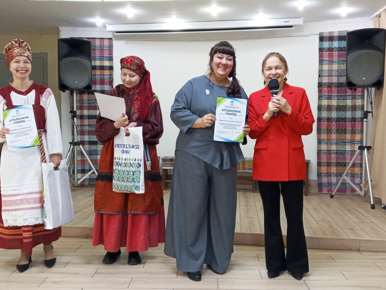 «Мед сьлманыд олас коми кыв да коми му» - пусть от сердца к сердцу передается, процветает коми язык и коми земля «Мед сьлманыд олас коми кыв да коми му» - пусть от сердца к сердцу передается, процветает коми язык и коми земля