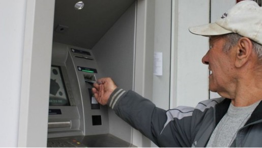 Пенсионные советы: почему лучше не ждать и снимать деньги с карты «Мир»