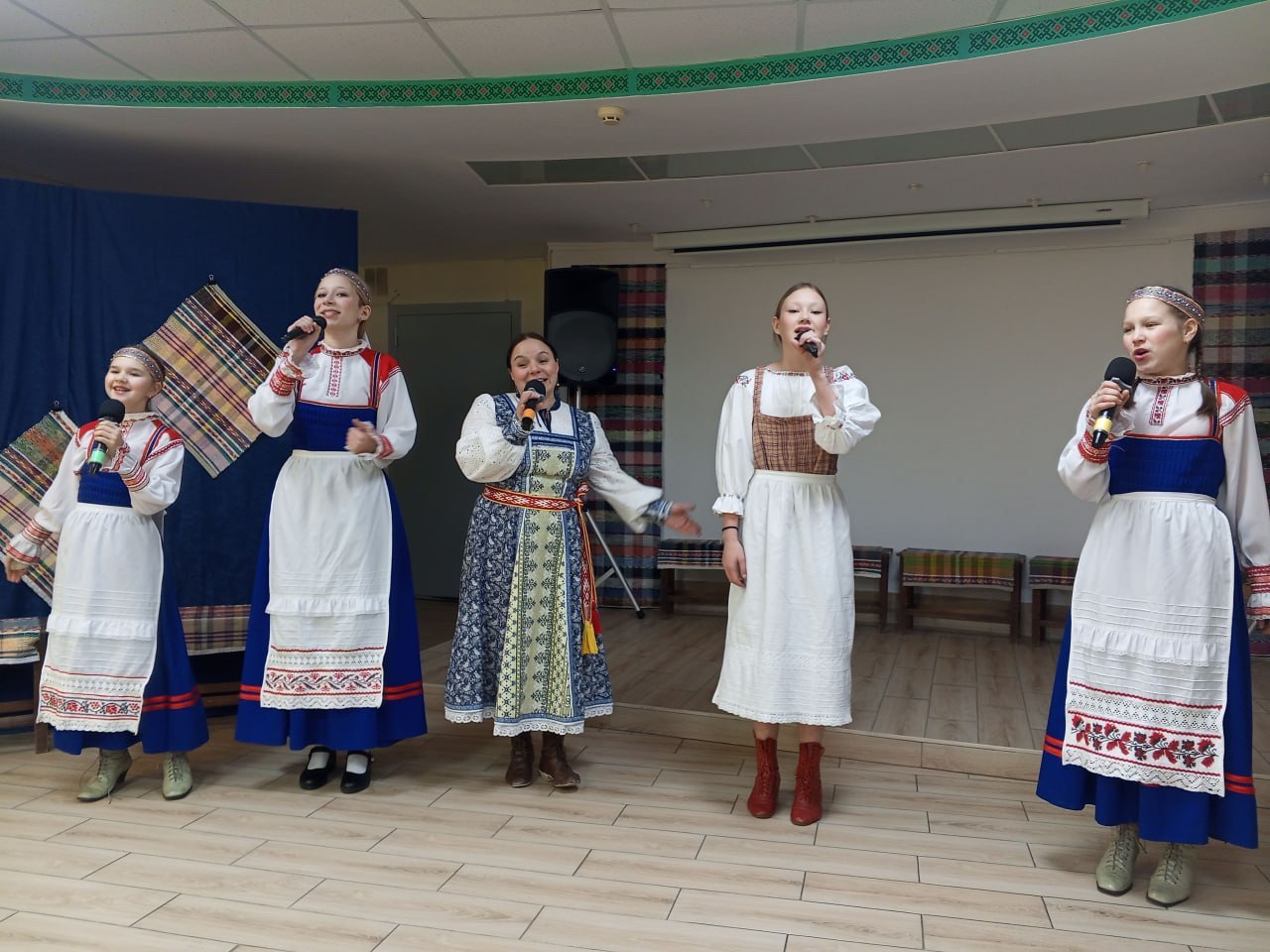 «Мед сьлманыд олас коми кыв да коми му» - пусть от сердца к сердцу передается, процветает коми язык и коми земля «Мед сьлманыд олас коми кыв да коми му» - пусть от сердца к сердцу передается, процветает коми язык и коми земля