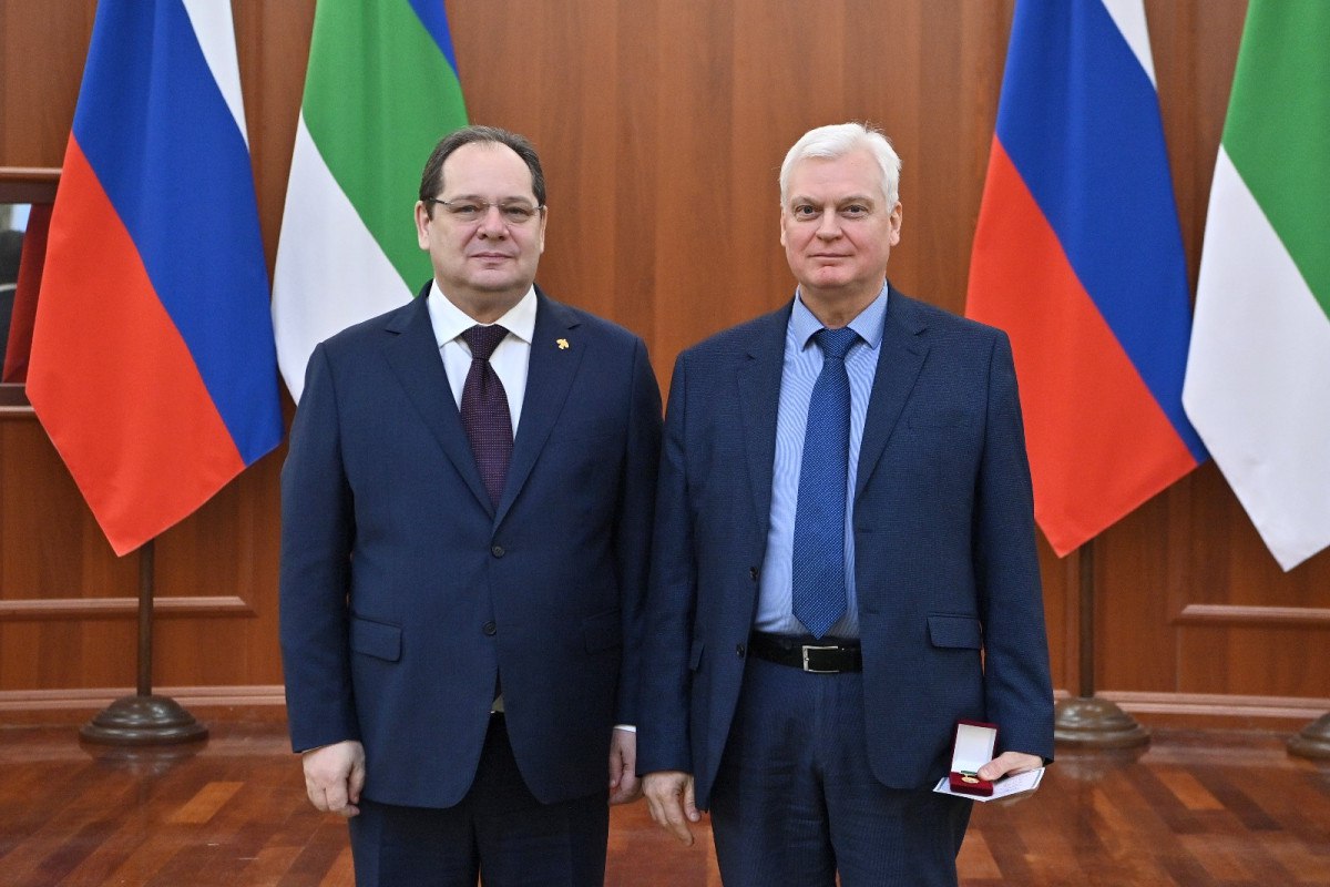 Ростислав Гольдштейн вручил жителям республики госнаграды Ростислав Гольдштейн вручил жителям республики госнаграды