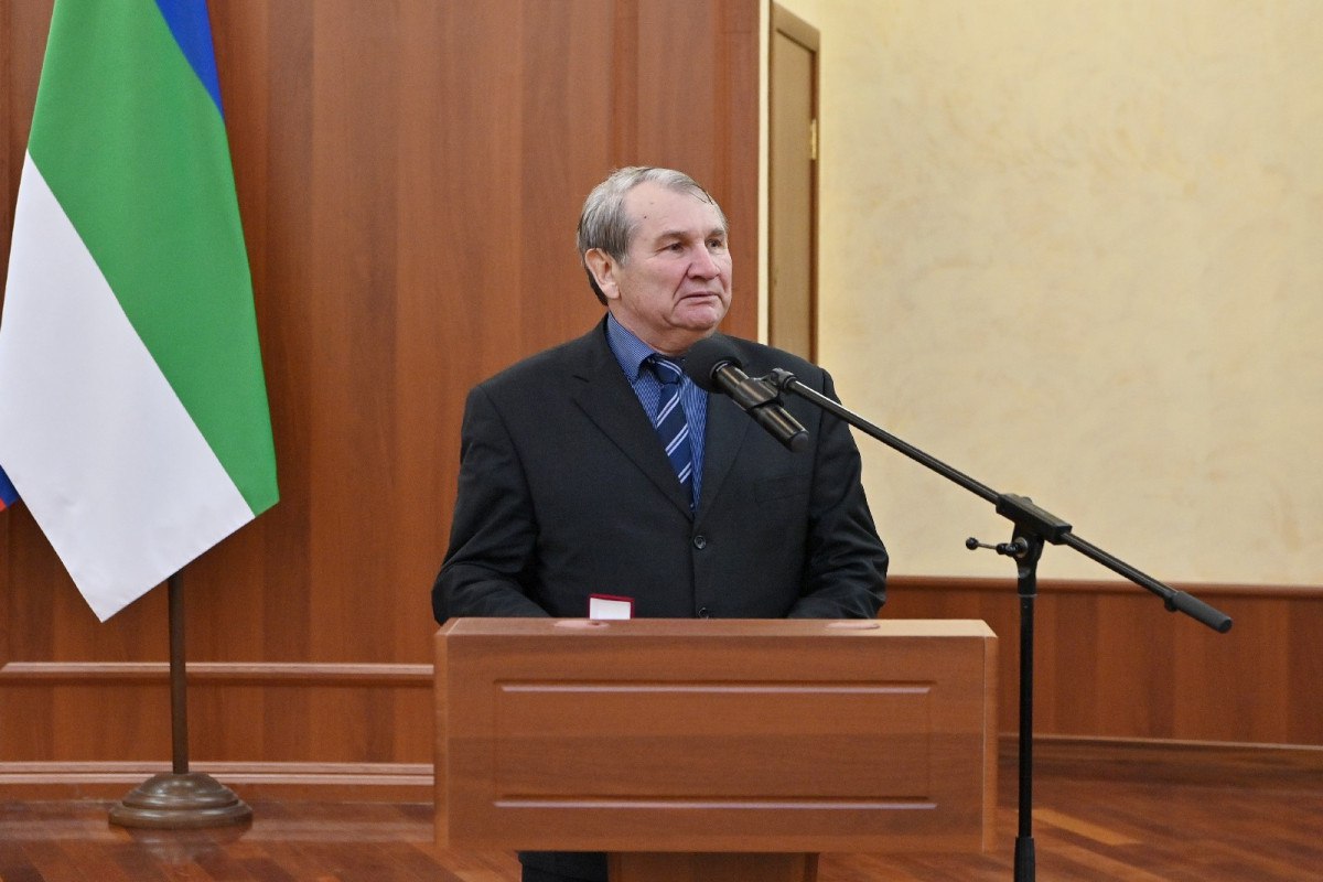 Ростислав Гольдштейн вручил жителям республики госнаграды Ростислав Гольдштейн вручил жителям республики госнаграды