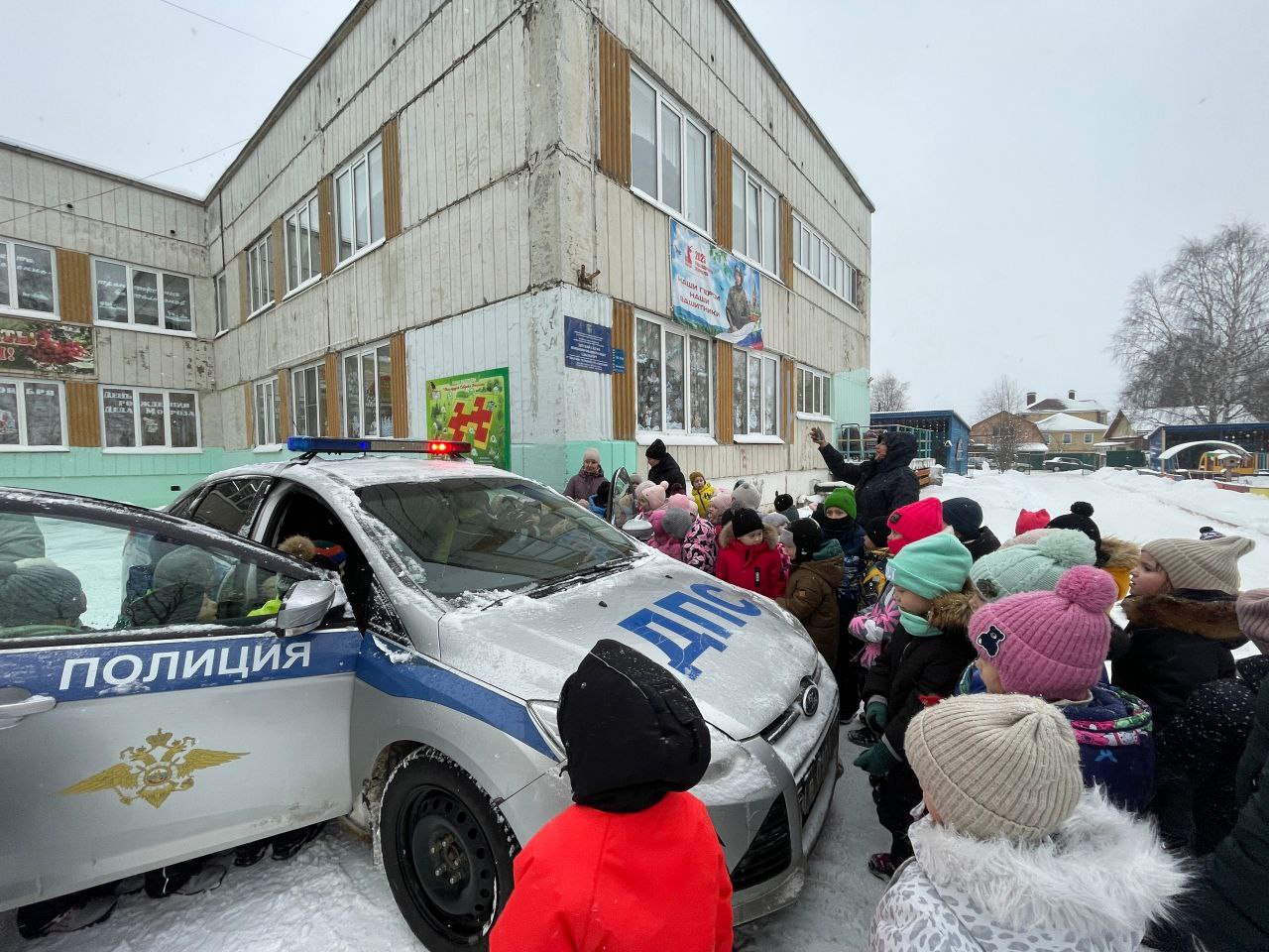 «Помни о безопасности на дороге!» - под таким девизом проходят встречи #Госавтоинспекторов11 и дошкольников Сыктывдинского района «Помни о безопасности на дороге!» - под таким девизом проходят встречи #Госавтоинспекторов11 и дошкольников Сыктывдинского района