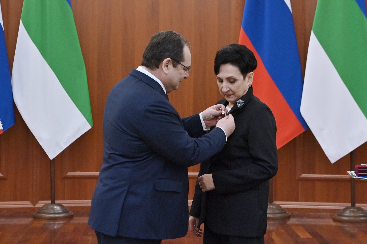 Ростислав Гольдштейн вручил жителям республики госнаграды Ростислав Гольдштейн вручил жителям республики госнаграды