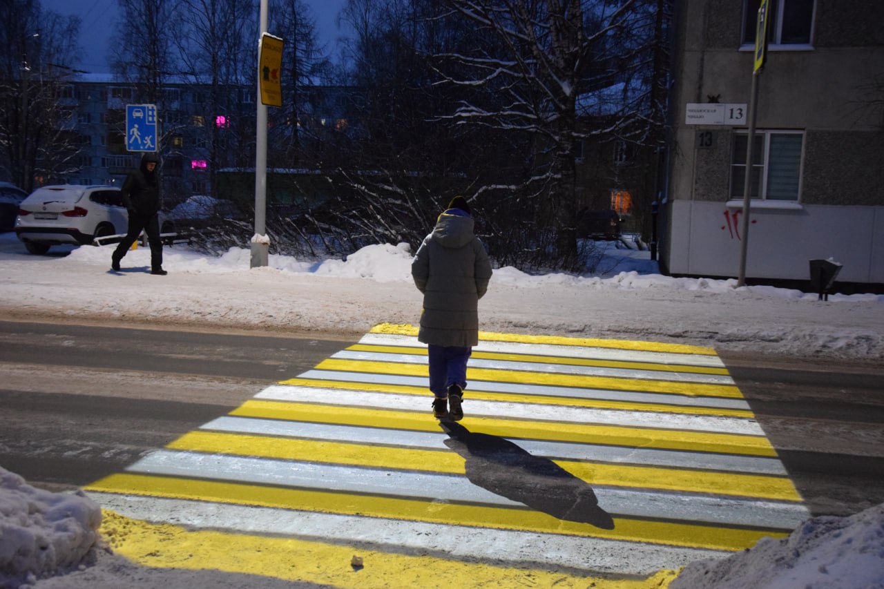 В Ухте установили первые 17 световых проекторов на пешеходных переходах В Ухте установили первые 17 световых проекторов на пешеходных переходах