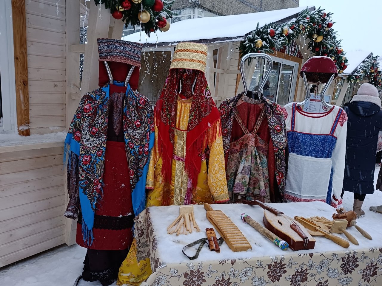 В Сыктывкаре на Стефановской площади стартовал зимний фестиваль «ТвсяГаж» В Сыктывкаре на Стефановской площади стартовал зимний фестиваль «ТвсяГаж»