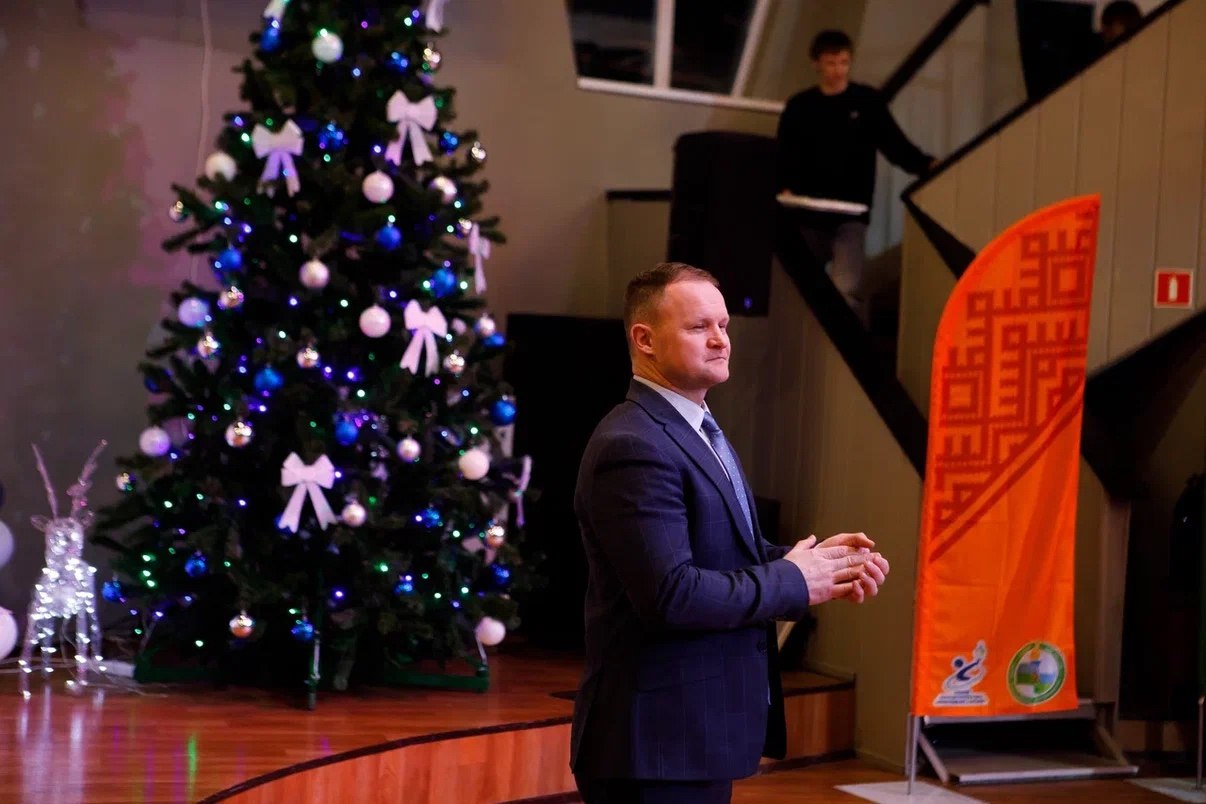 17 декабря в Доме развития культуры и искусства состоялось торжественное чествование победителей и призёров круглогодичных Спартакиад среди посёлков Сыктывкара, среди лиц с инвалидностью, среди семей столицы Коми, а также... 17 декабря в Доме развития культуры и искусства состоялось торжественное чествование победителей и призёров круглогодичных Спартакиад среди посёлков Сыктывкара, среди лиц с инвалидностью, среди семей столицы Коми, а также...