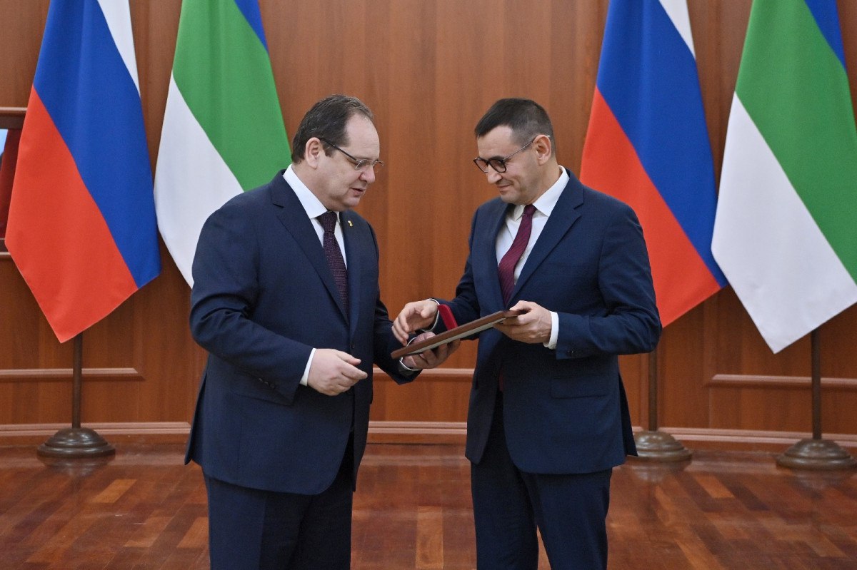 Ростислав Гольдштейн вручил жителям республики госнаграды Ростислав Гольдштейн вручил жителям республики госнаграды