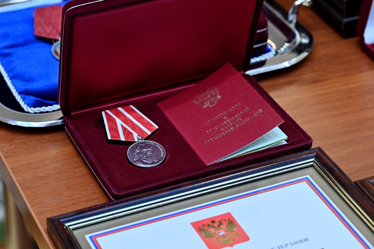 Ростислав Гольдштейн вручил жителям республики госнаграды Ростислав Гольдштейн вручил жителям республики госнаграды