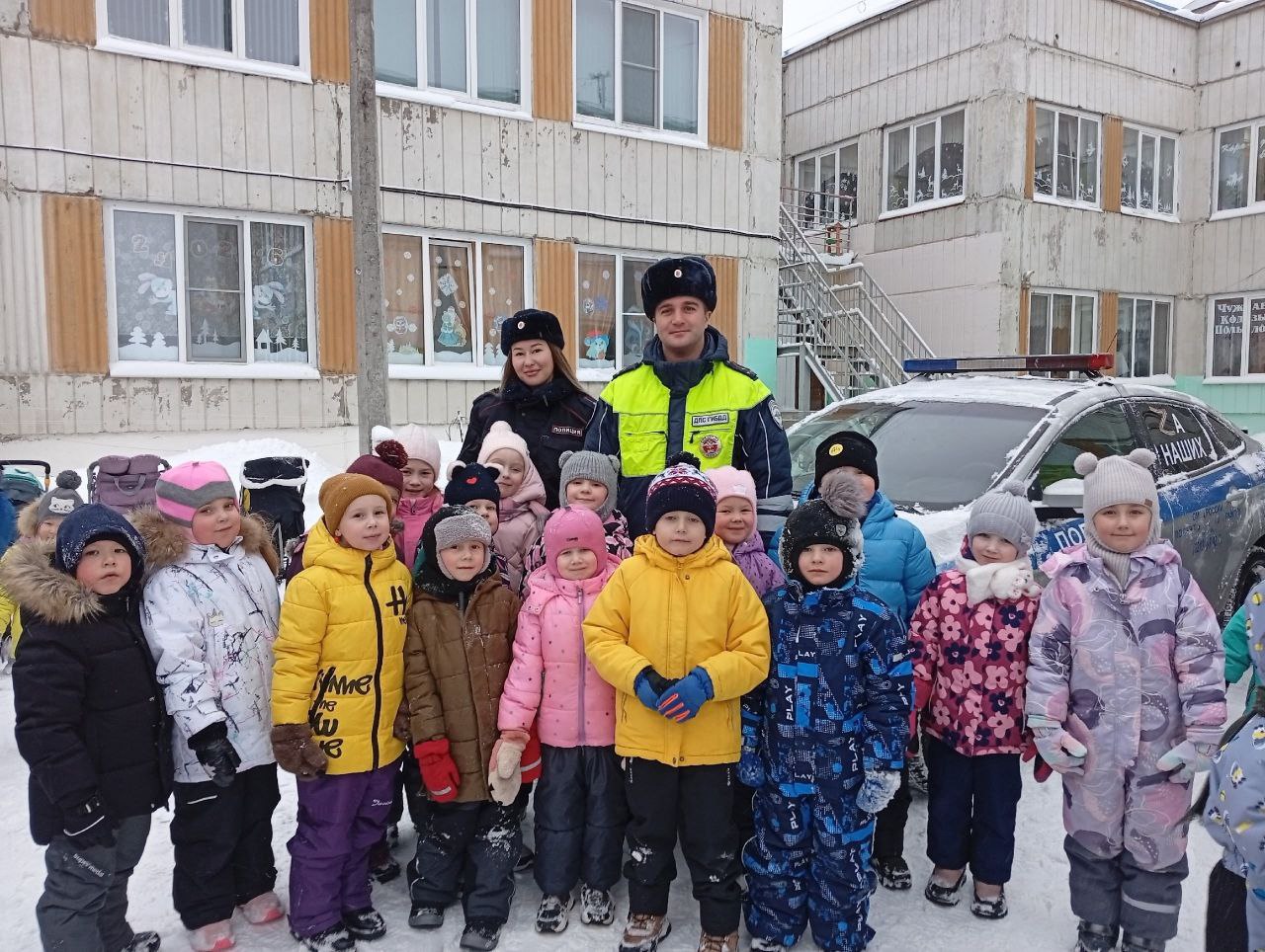 «Помни о безопасности на дороге!» - под таким девизом проходят встречи #Госавтоинспекторов11 и дошкольников Сыктывдинского района «Помни о безопасности на дороге!» - под таким девизом проходят встречи #Госавтоинспекторов11 и дошкольников Сыктывдинского района
