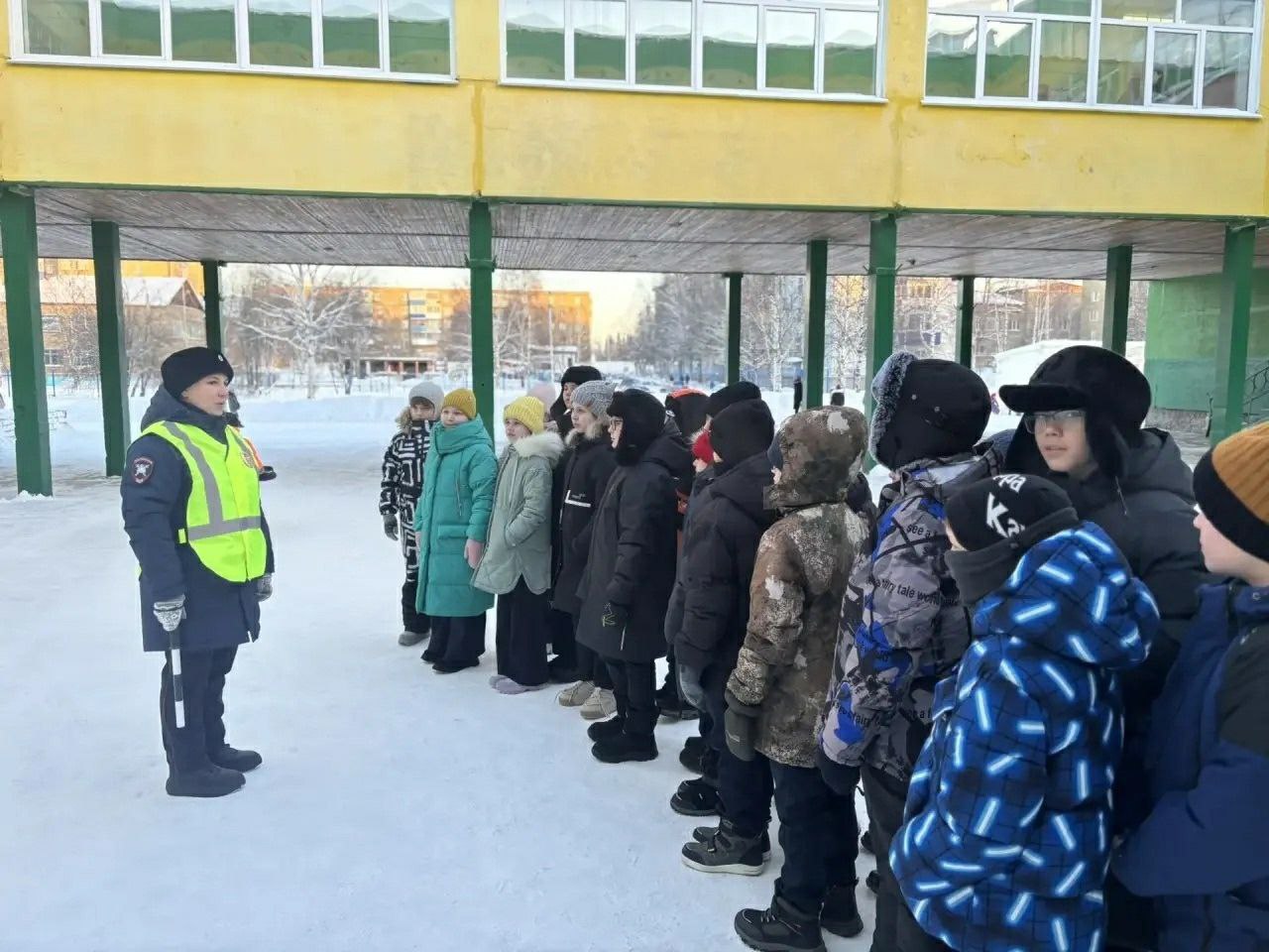 Сотрудники #Госавтоинспекции11 г. Сосногорска и ЮИДовцы провели пешую экскурсию «Мой безопасный путь» Сотрудники #Госавтоинспекции11 г. Сосногорска и ЮИДовцы провели пешую экскурсию «Мой безопасный путь»