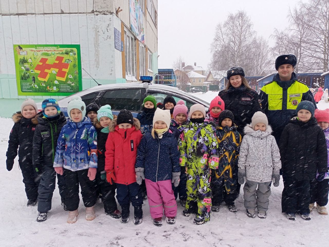 «Помни о безопасности на дороге!» - под таким девизом проходят встречи #Госавтоинспекторов11 и дошкольников Сыктывдинского района «Помни о безопасности на дороге!» - под таким девизом проходят встречи #Госавтоинспекторов11 и дошкольников Сыктывдинского района