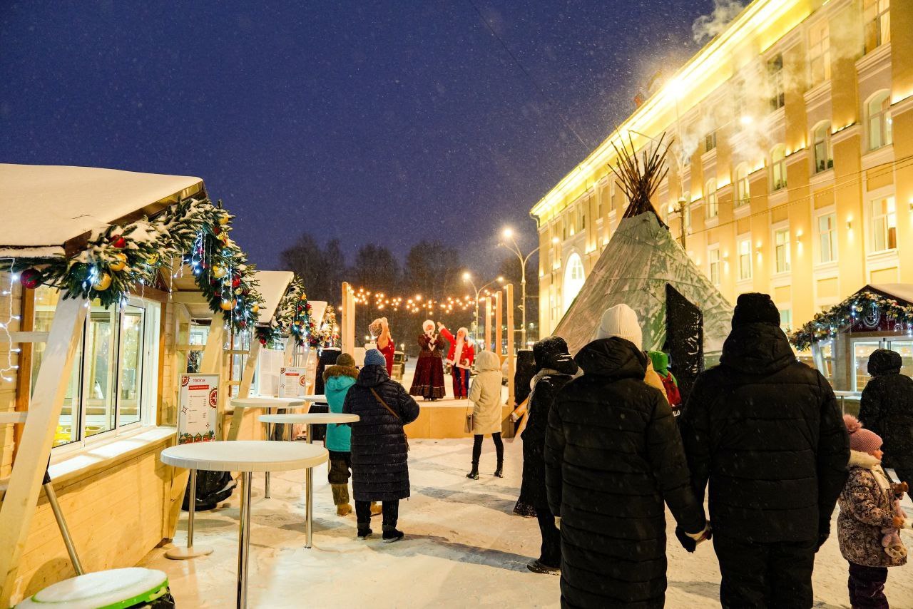 Максим Мартышин: На Стефановской площади уже чувствуется приближение Нового года Максим Мартышин: На Стефановской площади уже чувствуется приближение Нового года