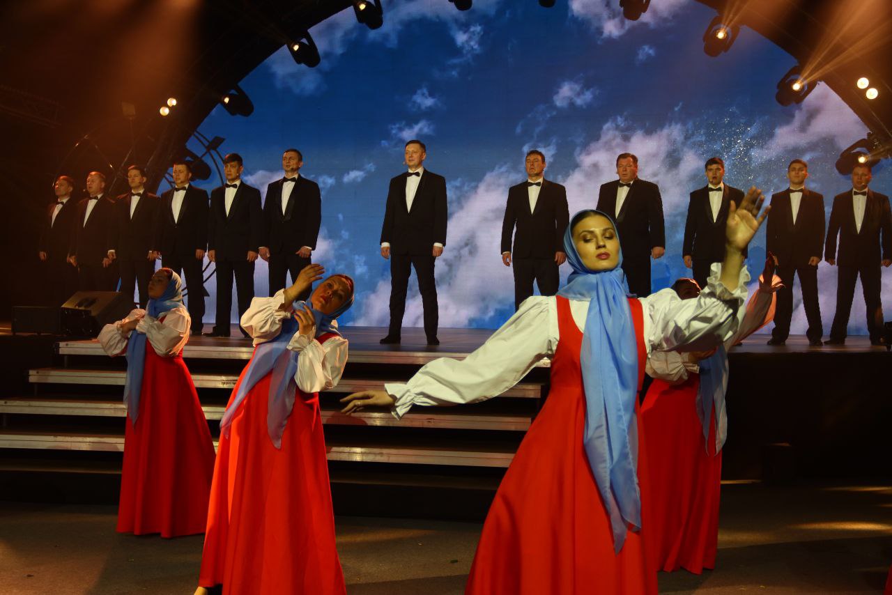 Максим Мартышин: В Сыктывкаре прошло торжественное закрытие Года 80-летия Победы, Года защитников Отечества и Года Героев Республики Коми - для нашего города это был по-настоящему особенный, душевный и очень честный год Максим Мартышин: В Сыктывкаре прошло торжественное закрытие Года 80-летия Победы, Года защитников Отечества и Года Героев Республики Коми - для нашего города это был по-настоящему особенный, душевный и очень честный год