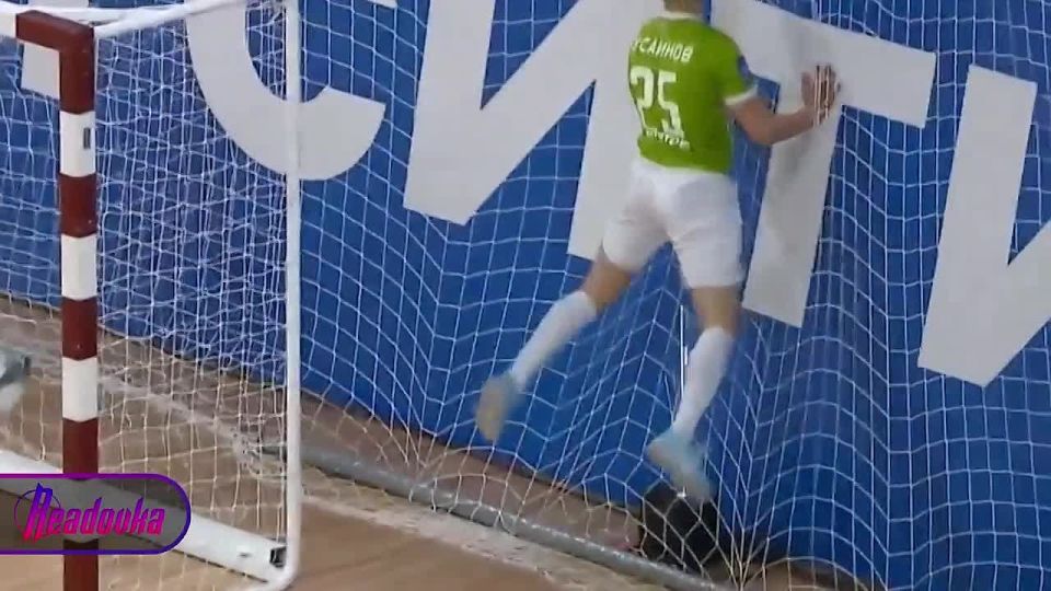 Футболист попал под фейерверк во время матча в Республике Коми — спортсмен едва не лишился глаз