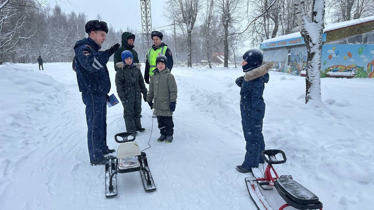 #Госавтоинспекция11 г.Сыктывкара предупреждает: зимние забавы детей могут быть опасны #Госавтоинспекция11 г.Сыктывкара предупреждает: зимние забавы детей могут быть опасны