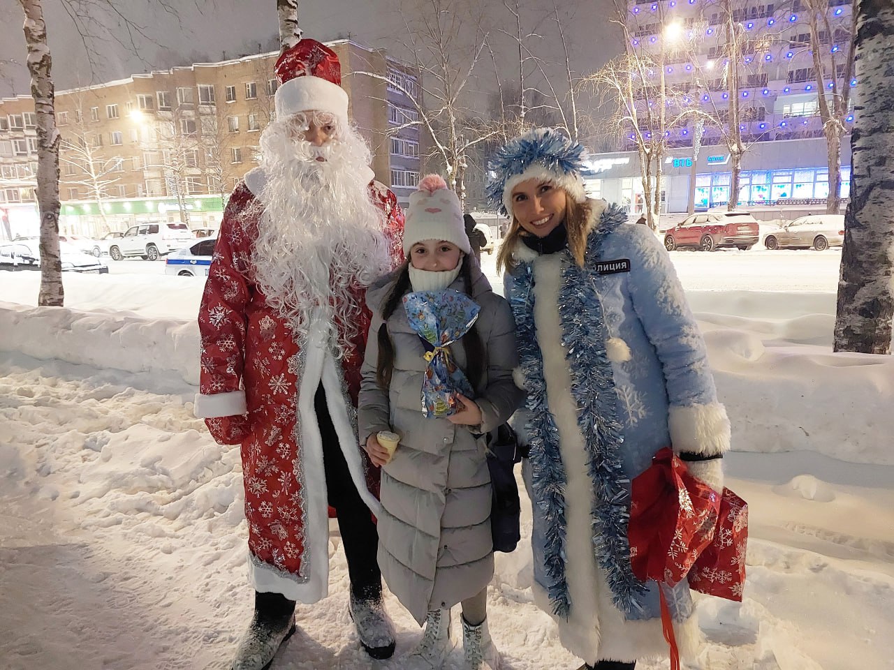 Жителей Сыктывкара поздравил Полицейский Дед Мороз Жителей Сыктывкара поздравил Полицейский Дед Мороз