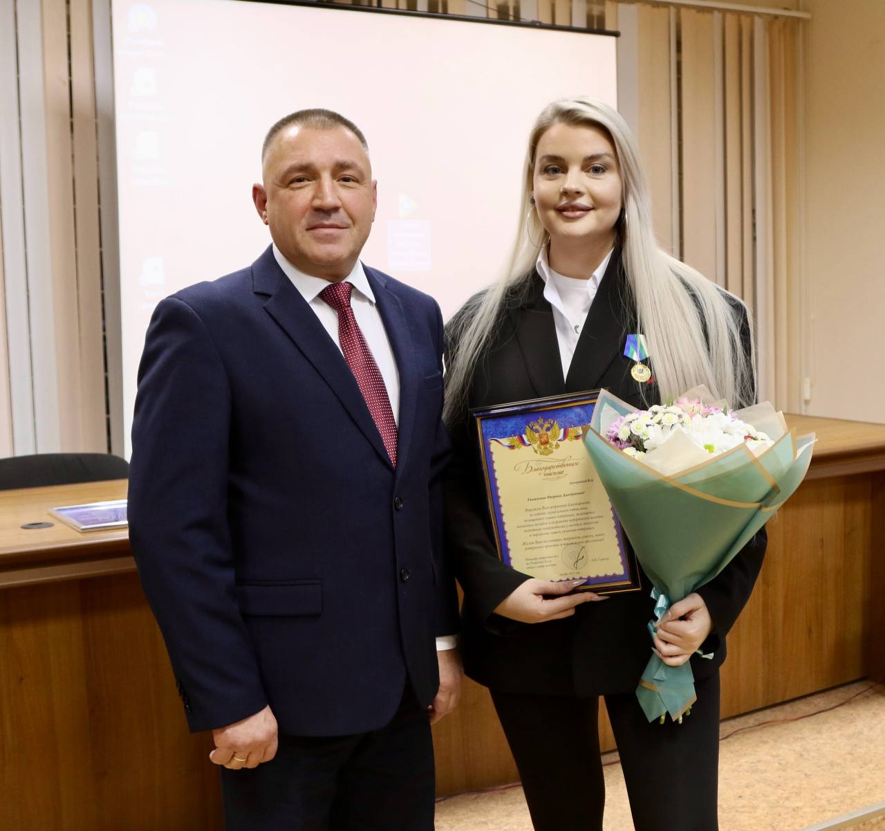 Андрей Сицский наградил создателей гимна ветеранов МВД по Республике Коми Андрей Сицский наградил создателей гимна ветеранов МВД по Республике Коми