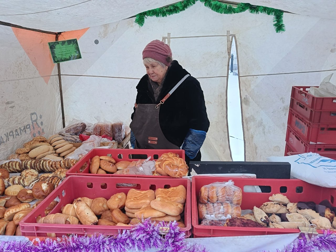 Сегодня до 16:00 в Сыктывкаре ещё можно успеть посетить новогоднюю ярмарку Сегодня до 16:00 в Сыктывкаре ещё можно успеть посетить новогоднюю ярмарку