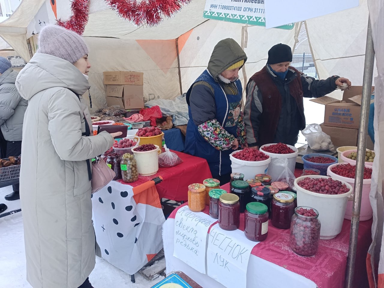 Сегодня до 16:00 в Сыктывкаре ещё можно успеть посетить новогоднюю ярмарку