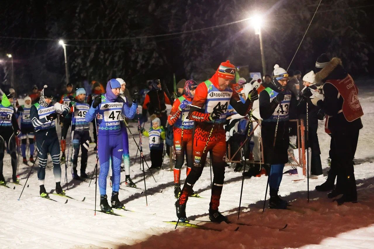 Сыктывкарцы вышли на старт новогодней лыжной гонки Сыктывкарцы вышли на старт новогодней лыжной гонки