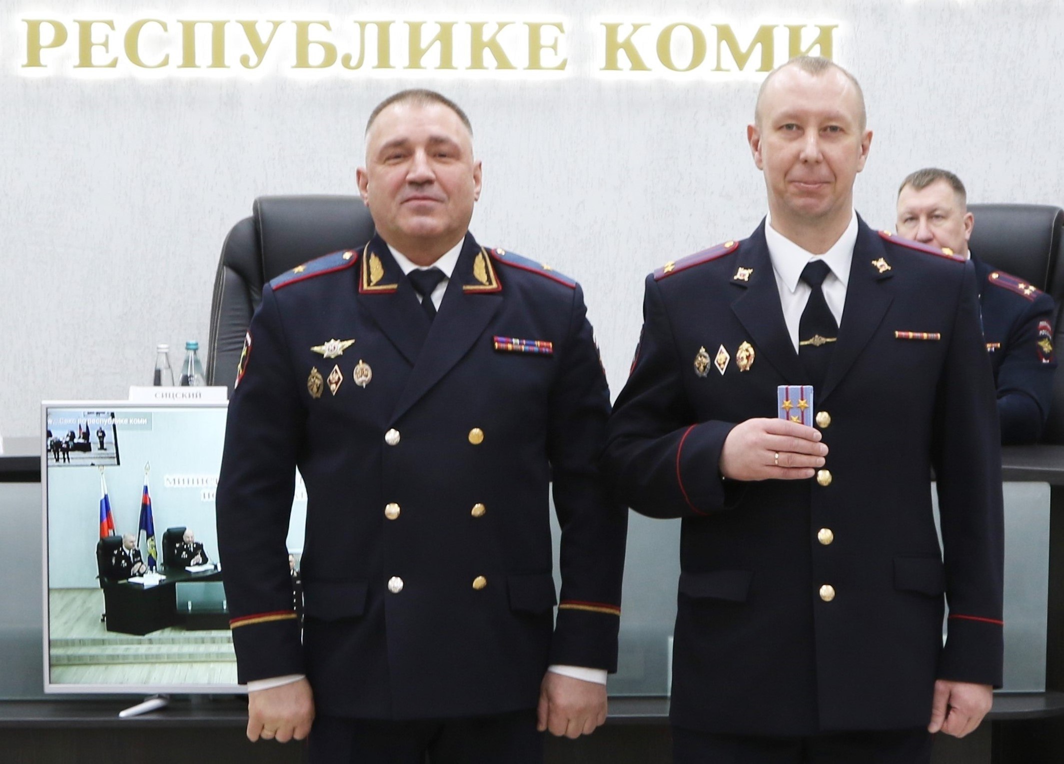 Министр внутренних дел по Республике Коми Андрей Сицский вручил новые погоны личному составу