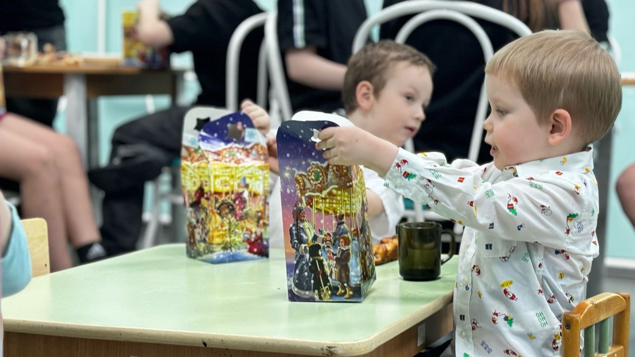 В рамках акции «Полицейский Дед Мороз» стражи порядка поздравили воспитанников сыктывкарского реабилитационного центра В рамках акции «Полицейский Дед Мороз» стражи порядка поздравили воспитанников сыктывкарского реабилитационного центра