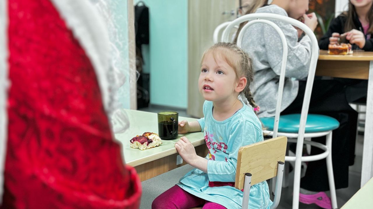 В рамках акции «Полицейский Дед Мороз» стражи порядка поздравили воспитанников сыктывкарского реабилитационного центра В рамках акции «Полицейский Дед Мороз» стражи порядка поздравили воспитанников сыктывкарского реабилитационного центра