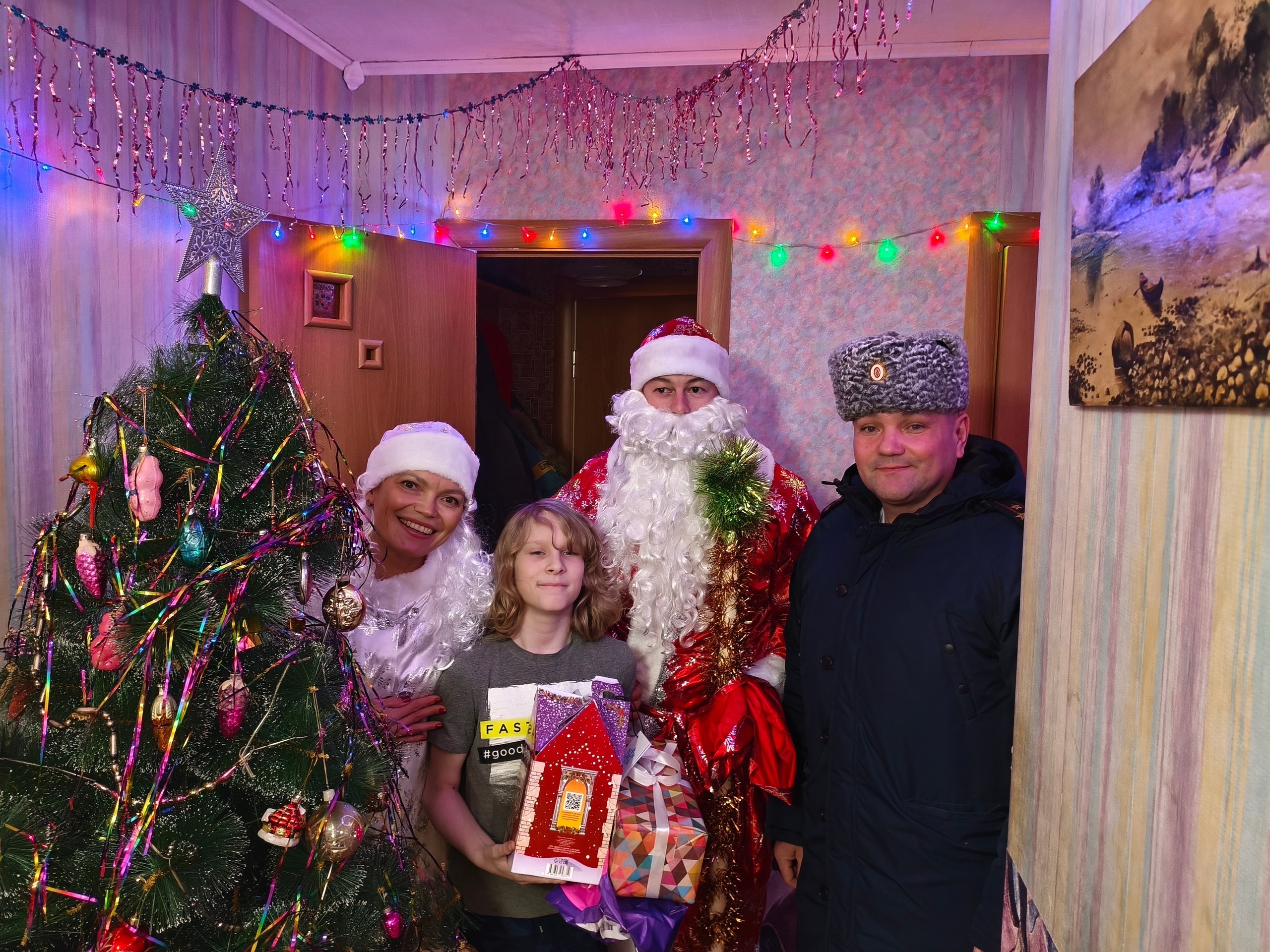 В Республике Коми продолжается акция «Полицейский Дед Мороз» В Республике Коми продолжается акция «Полицейский Дед Мороз»