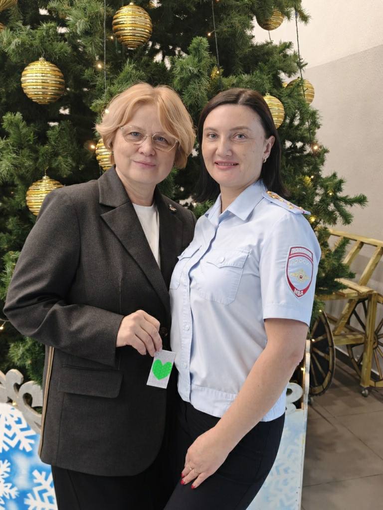 Глава муниципального округа «Ухта» приняла участие в мастер – классе по изготовлению СВЭ