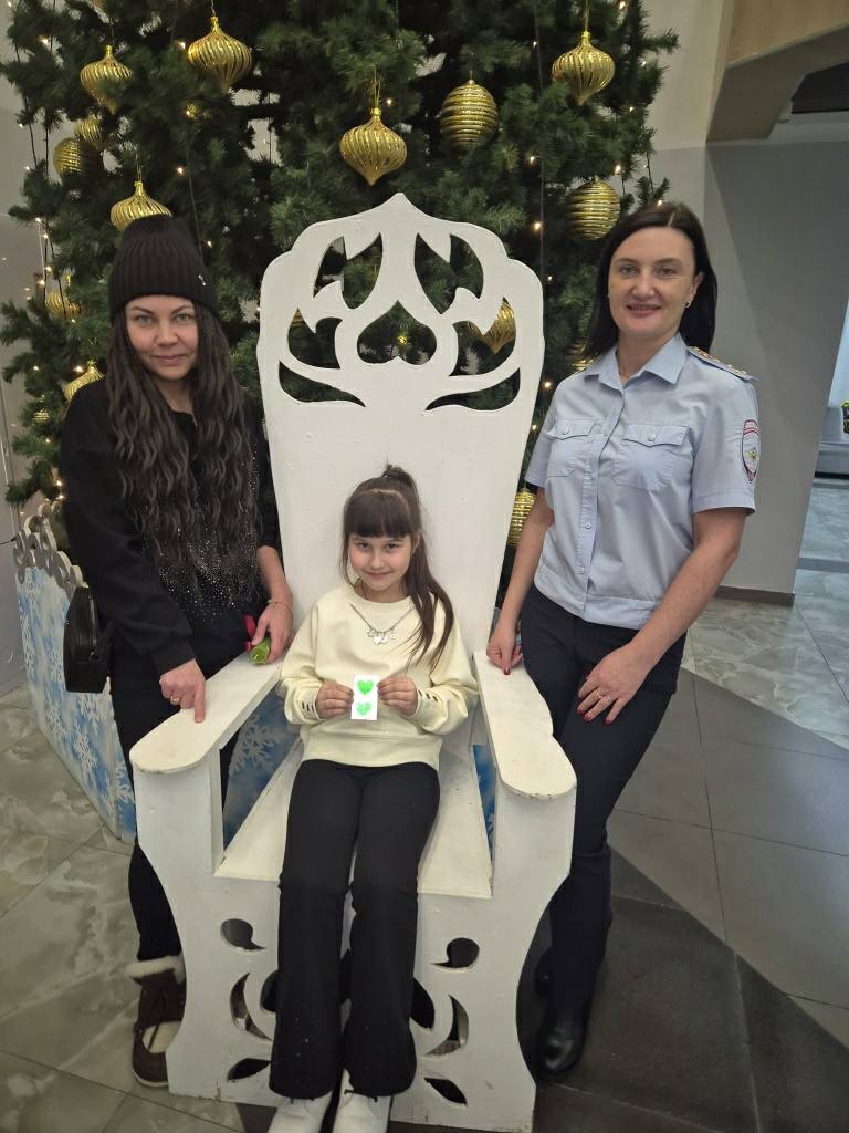 Глава муниципального округа «Ухта» приняла участие в мастер – классе по изготовлению СВЭ Глава муниципального округа «Ухта» приняла участие в мастер – классе по изготовлению СВЭ