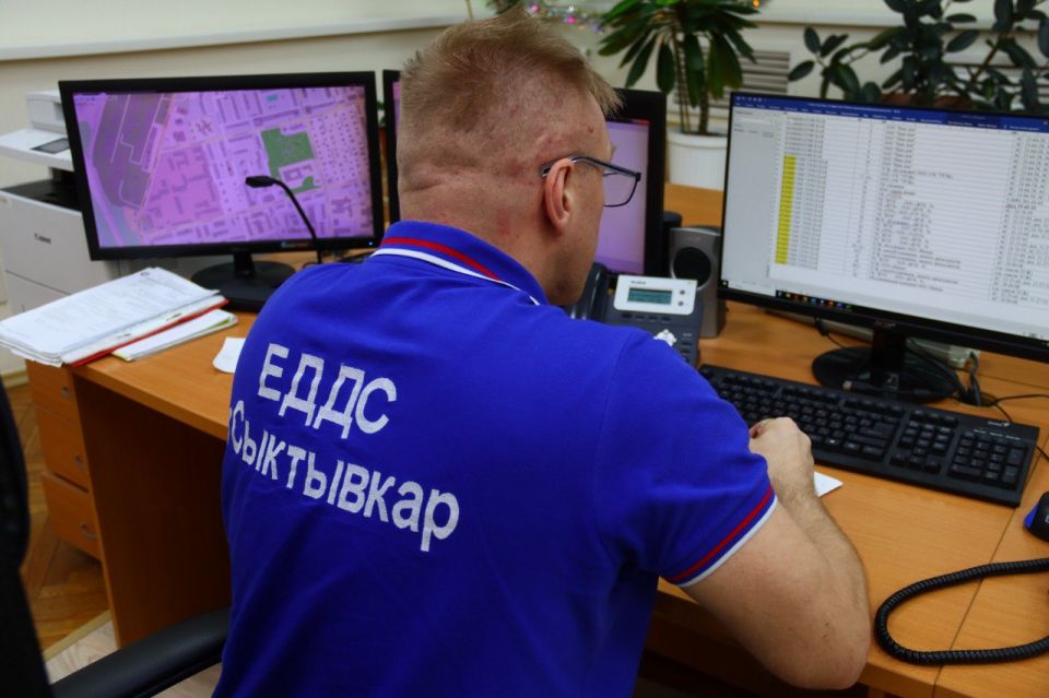 Максим Мартышин: Друзья, в преддверии Нового года мы с коллегами из Единой дежурно-диспетчерской службы Сыктывкара обсудили, как контролируется ситуация в городе