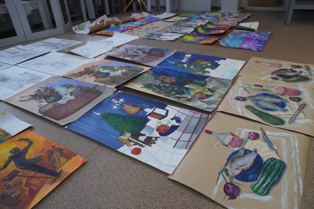 В Детской школе искусств завершился важный этап учебного года - итоговые просмотры работ учащихся художественного отделения В Детской школе искусств завершился важный этап учебного года - итоговые просмотры работ учащихся художественного отделения