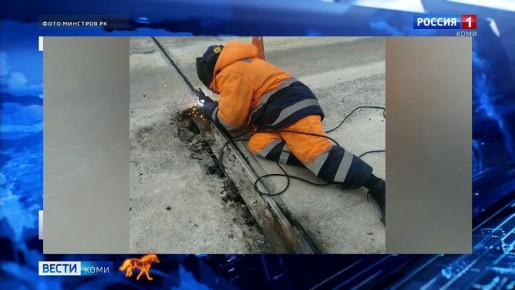 Вниманию водителей!. В связи с проведением ремонтных работ на мосту на участке дороги Ухта – Сосногорск введено ограничение скорости — до 20 км/ч.“