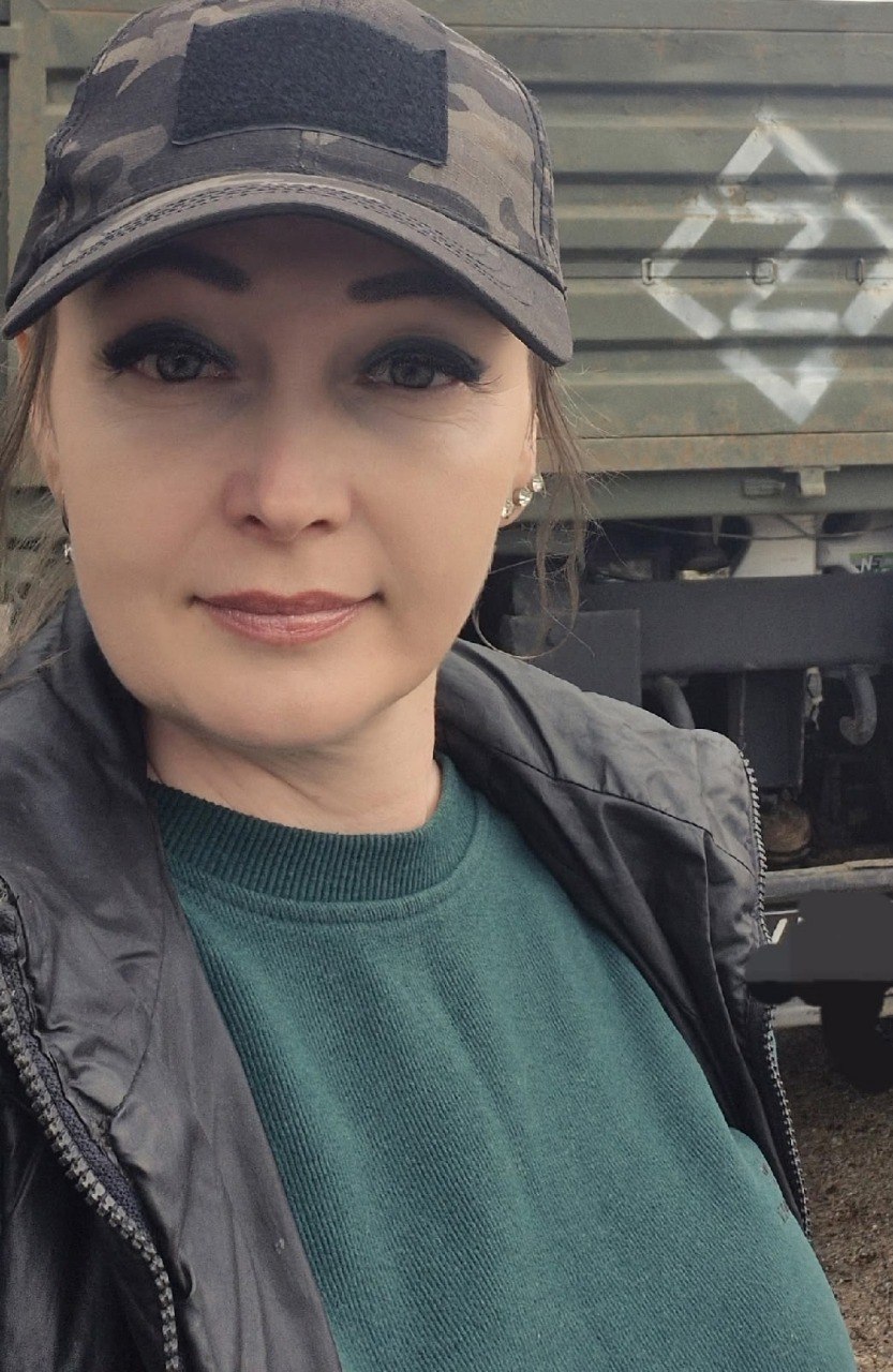 ГЕРОИ СРЕДИ НАС. Елена Албу: «Делаем всё возможное и невозможное для поддержки бойцов» Сборы денежных средств, медикаментов, вещей, поиски контейнеров и техники для погрузки и отправки на фронт гуманитарной помощи - этим с...