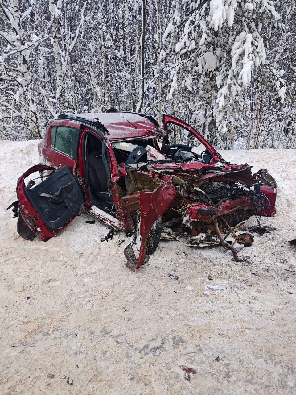 ГАИ опубликовала кадры с места ДТП в Корткеросском районе ГАИ опубликовала кадры с места ДТП в Корткеросском районе
