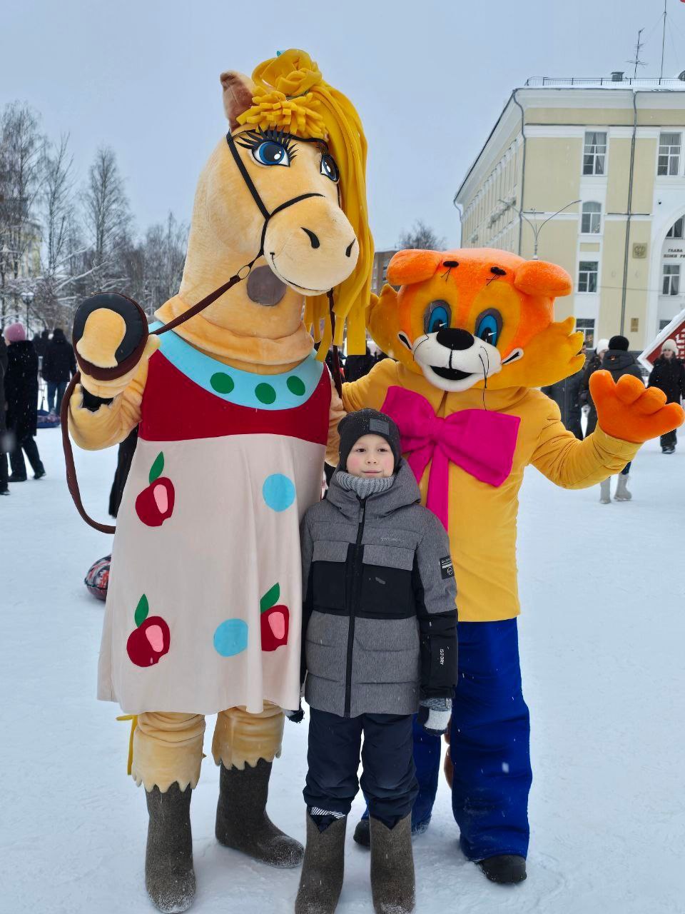 Накануне на Стефановской площади состоялось яркое мероприятие, посвящённое Рождеству Христову Накануне на Стефановской площади состоялось яркое мероприятие, посвящённое Рождеству Христову