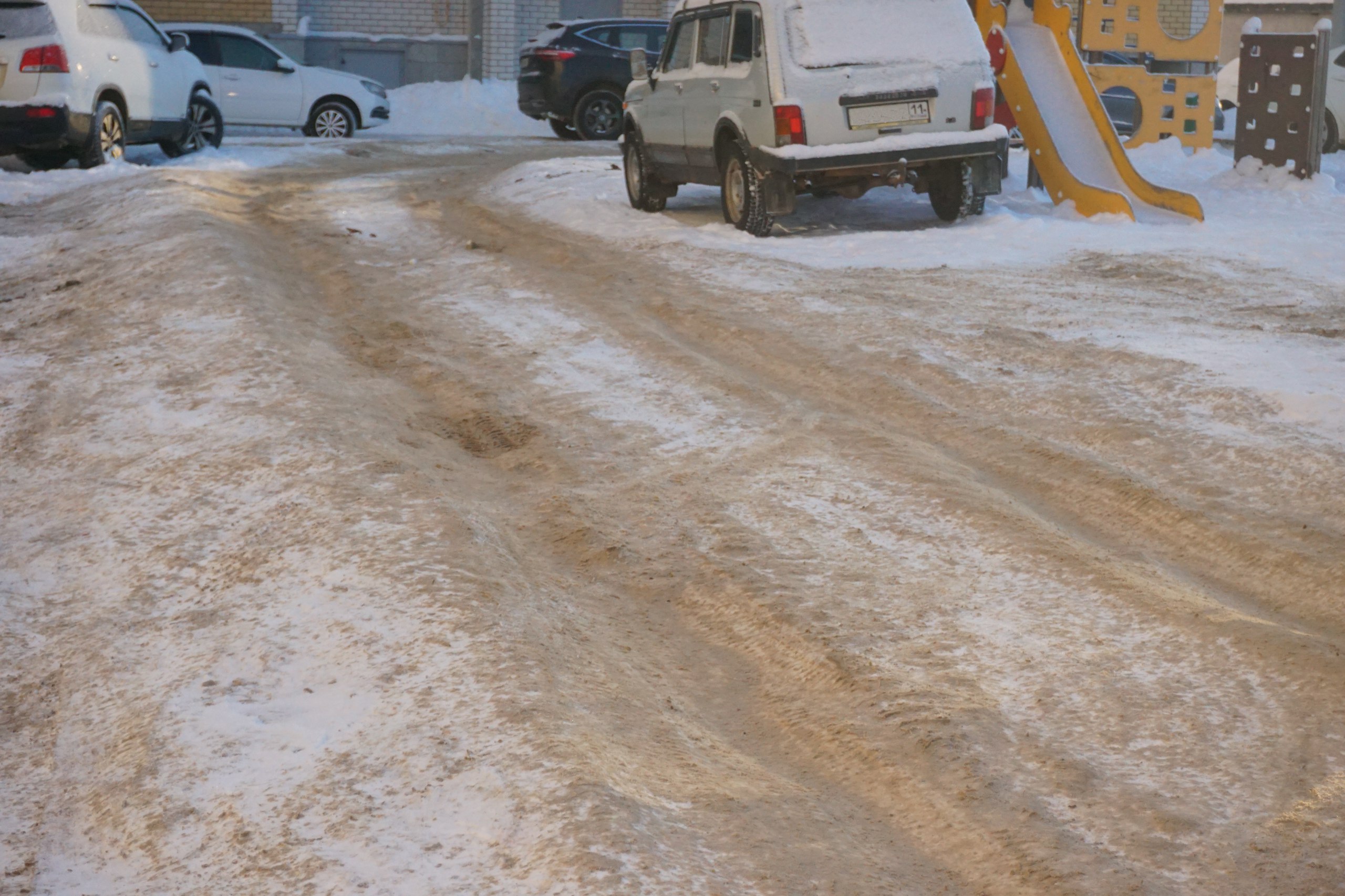 Максим Мартышин: Сегодня специалисты жилищно-коммунального хозяйства администрации объехали свыше 20 дворов по улицам Крупской, Оплеснина, Старовского, Коммунистической, Ручейной, Южной и по Октябрьскому проспекту Максим Мартышин: Сегодня специалисты жилищно-коммунального хозяйства администрации объехали свыше 20 дворов по улицам Крупской, Оплеснина, Старовского, Коммунистической, Ручейной, Южной и по Октябрьскому проспекту