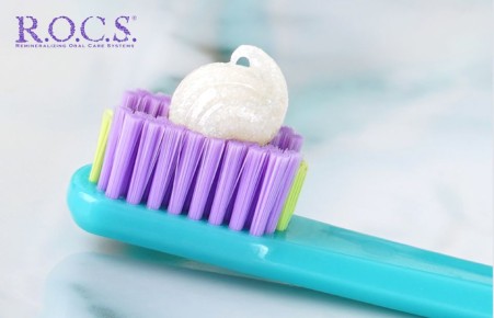 Как защитить зубную щетку от бактерий