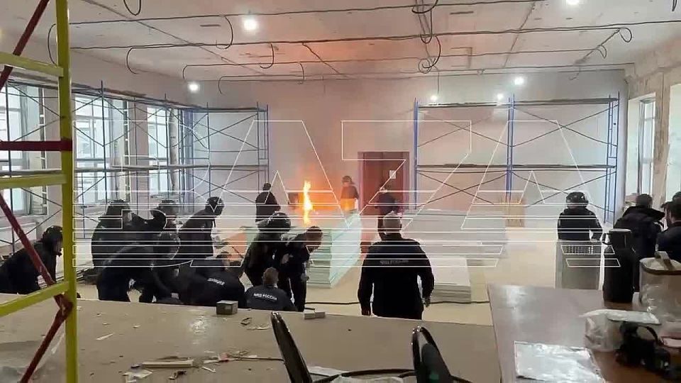 Момент взрыва в центре профессиональной подготовки МВД Сыктывкара — один человек погиб, 24 пострадали