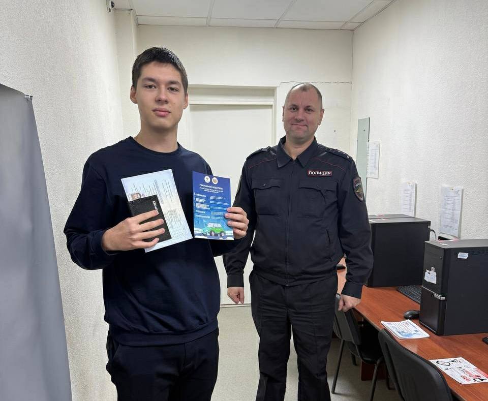 Сотрудники #Госавтоинспекции11 проводят инструктажи по дорожной безопасности для начинающих водителей Сотрудники #Госавтоинспекции11 проводят инструктажи по дорожной безопасности для начинающих водителей