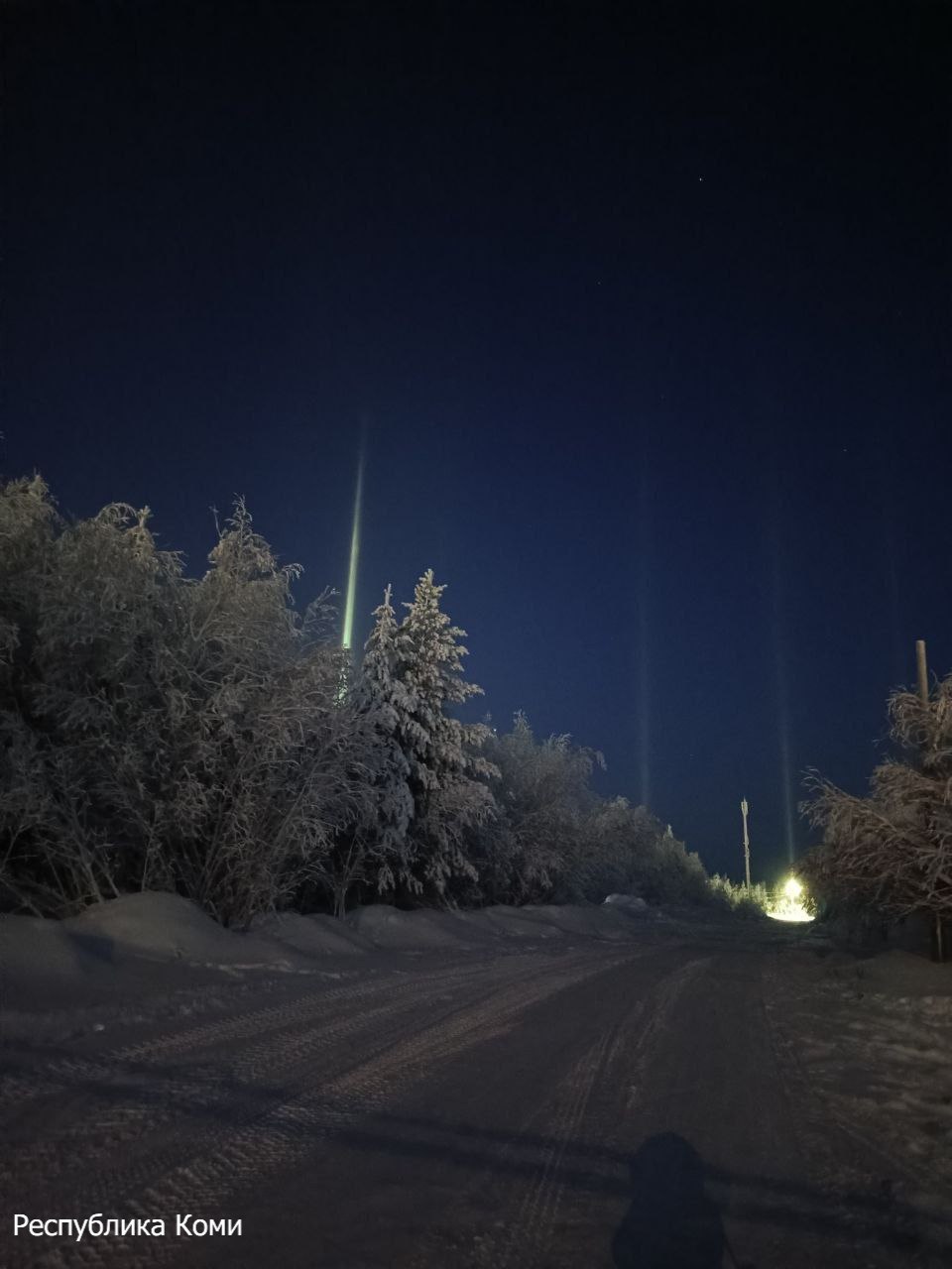 Дарт Вейдер теперь в России: яркие световые мечи столбы озарили небо над западом РФ Дарт Вейдер теперь в России: яркие световые мечи столбы озарили небо над западом РФ