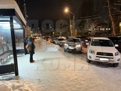 В Сыктывкаре автоинспекторы привлекли к ответственности водителей за создание помех спецтранспорту и нарушение правил остановки