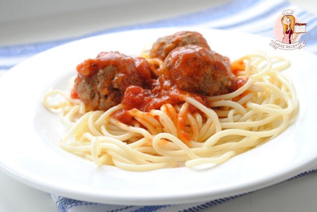 Фрикадельки с сыром в томатном соусе